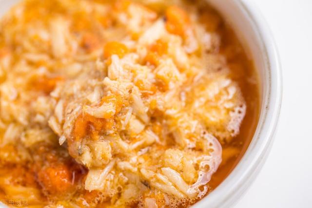 上海最受欢迎的美食，酒酿糟鸡、羌饼、爆鱼……吃着吃着爷叔“金句”频出