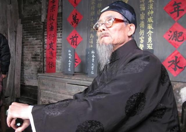 过山峰入屋意味着什么，枕下放三物进财不寻路