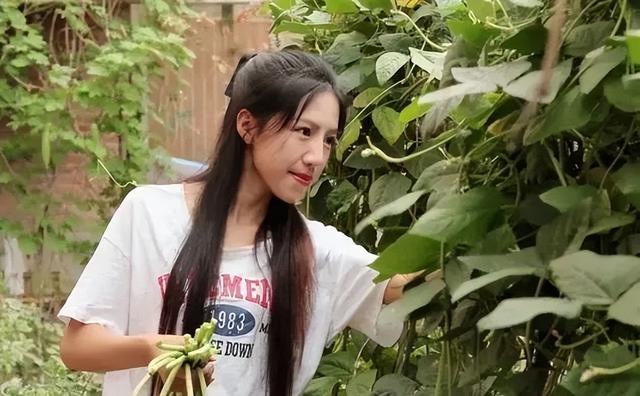 麦小登跟男友初见面，带着父亲嫁给青梅竹马