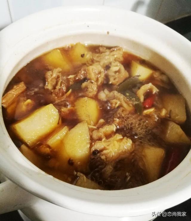 羊肉配什么菜好吃，这个季节吃羊肉配什么菜好吃（羊肉片别总是涮着吃）