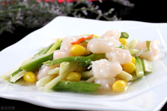 上海最受欢迎的美食，酒酿糟鸡、羌饼、爆鱼……吃着吃着爷叔“金句”频出