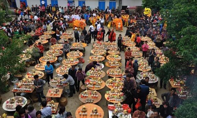 广东舞狮过年，都是“硬核”年俗