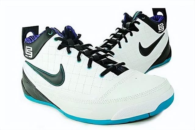 有关詹姆斯的球鞋大全，LeBron系列球鞋回顾盘点
