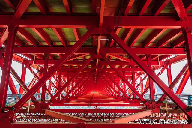 矮寨大桥简介大桥攻略，穿越云上通衢