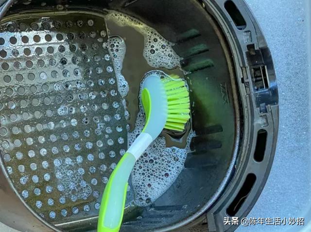 空气炸锅如何清洗，清洗空气炸锅方法（4步清洁你的空气炸锅）