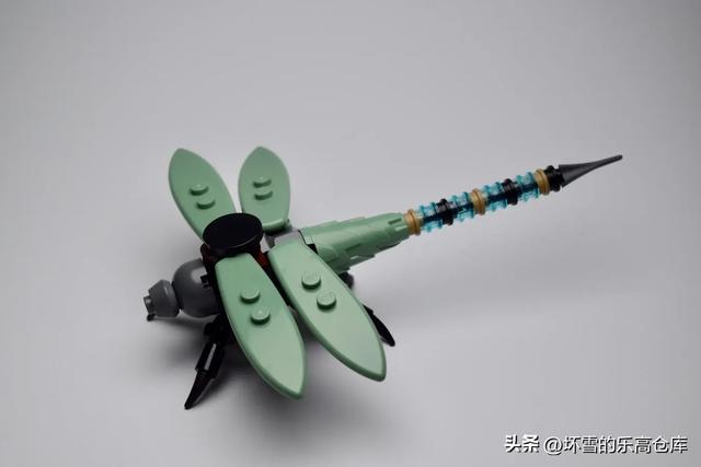 不可思议的20个乐高作品，《鬼妈妈》中的粉红公寓