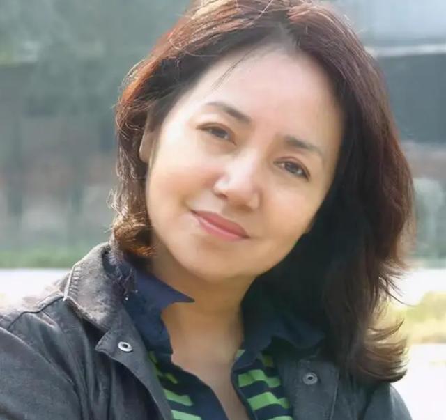 李幼斌姐弟合照，娱乐圈里最低调的亲姐弟和亲兄妹