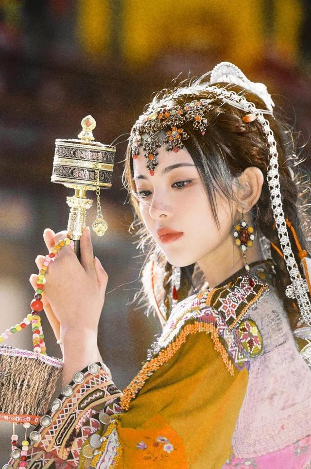 贫民窟女孩爆梗，贫民窟女生（贫民窟女孩一夜爆红）