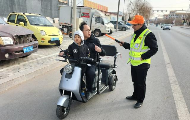 摩托车载人规定，电动自行车电轻摩（电动自行车载人新规定）