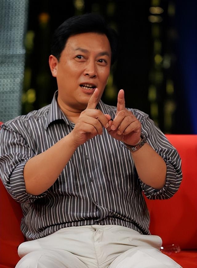 唐国强的妻子是谁，唐国强两段婚姻（唐国强前妻和现任是谁）