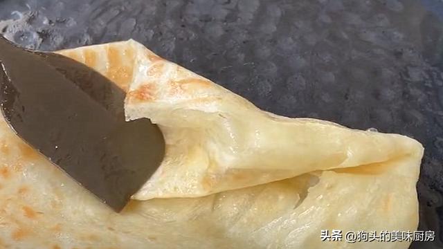 油饼怎么做好吃，油饼又简单又好吃的做法（面点师教你一招）