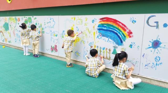 幼师一个月多少钱，幼师一个月最多工资是多少（幼师每月工资还不到2000）