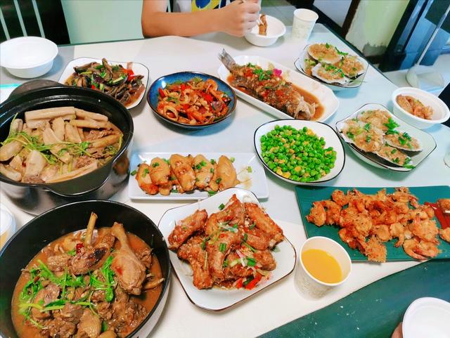 年夜饭菜谱大全20道，年夜饭必备的二十道菜简单好吃（年夜饭会做这20道菜）
