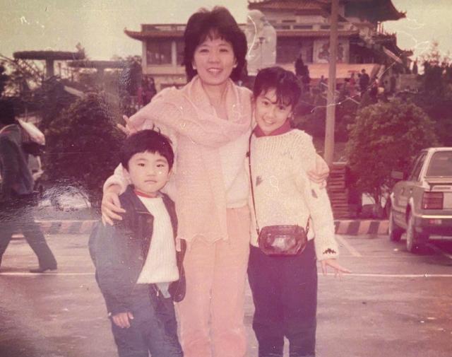 46岁贾静雯再谈前夫落泪，与前夫对簿公堂