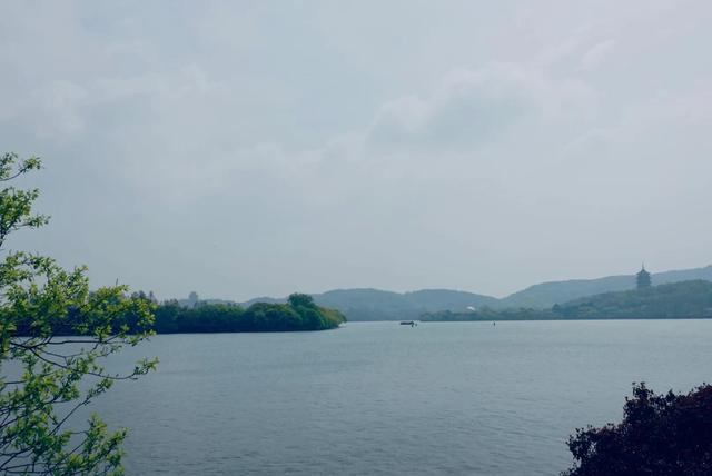 杭州西湖之白堤，“白堤”名出白居易