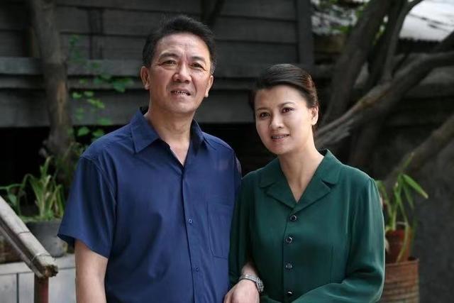 李幼斌姐弟合照，娱乐圈里最低调的亲姐弟和亲兄妹