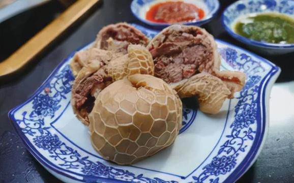 正宗的大羊肚包肉，好吃到汤汁都剩不下