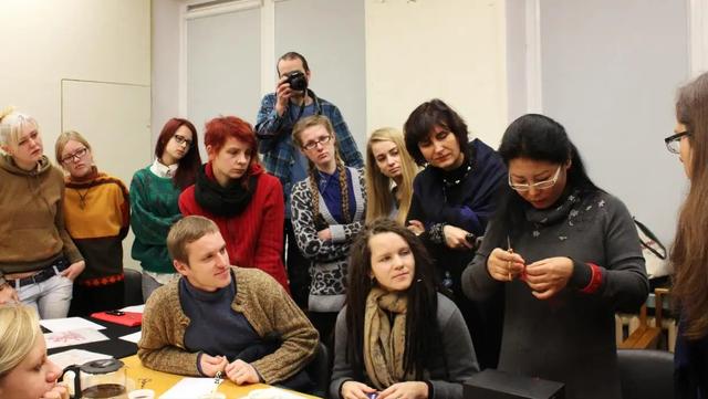 立陶宛事件什么时间，美航母在中国周边出事；布林肯灭灯