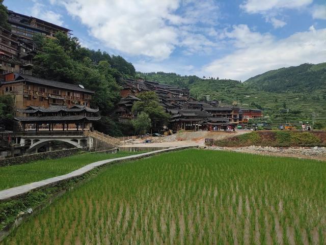 千户苗寨旅游攻略详细，西江千户苗寨最详细游玩攻略（西江千户苗寨到底值不值得去）