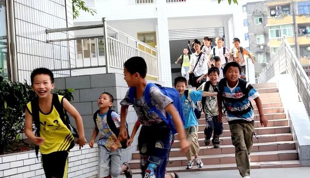 小学什么时候放暑假，今年中小学生几月份放暑假（成都中小学开学和放暑假时间明确）