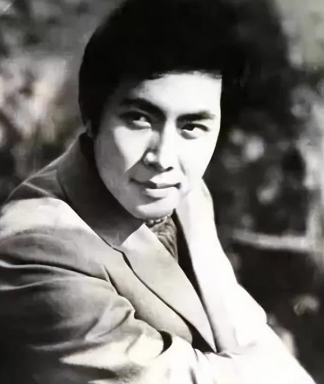 唐国强的妻子是谁，唐国强两段婚姻（唐国强前妻和现任是谁）