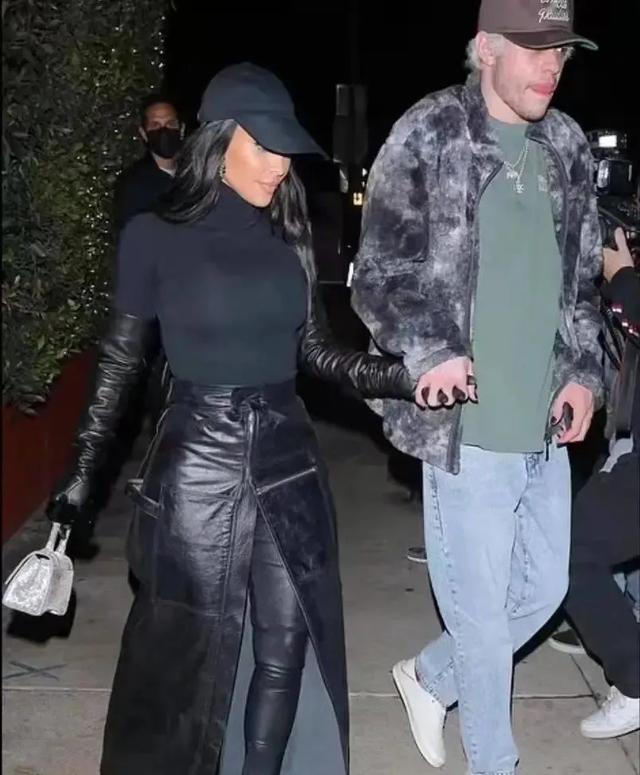 贾乃亮深夜发文挂微博，贾乃亮否认复合传闻