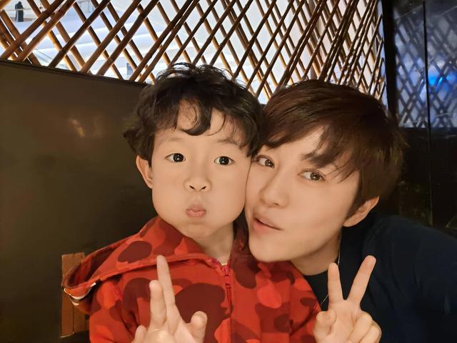 张龄心现在老公是谁，和老师扈耀之恋爱16年结婚