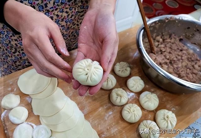 小笼包的制作方法，小笼包的正宗制作方法（~灌汤小笼包~自制汤包经验分享）