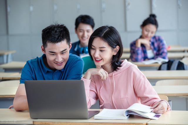 职场高情商的四个表现，具备这四个特质混得如鱼得水