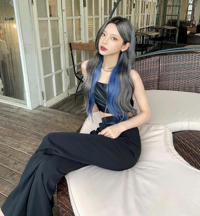 适合染发尾的蓝色系发色，可爱与成熟尽在掌握