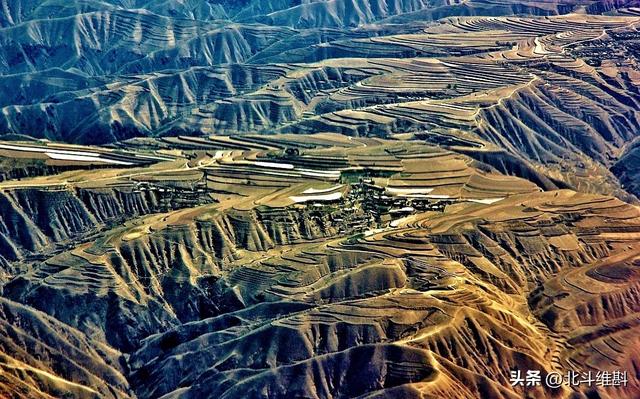 黄河三峡大坝位置，在山东和辽东之间修建超级大坝