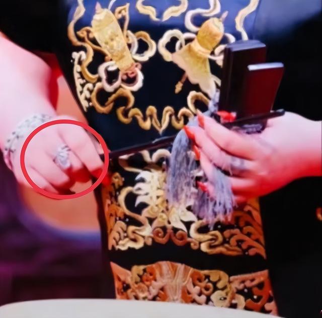 郭德纲四个夫人，郭德纲晒一家四口全家福为爱妻庆生