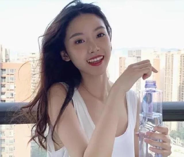 1733小游戏，剪刀手女孩不敢娶（“千年约惠”小游戏春节上线）