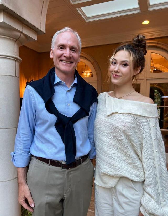 谷爱凌综艺首秀，谷爱凌参加开学典礼