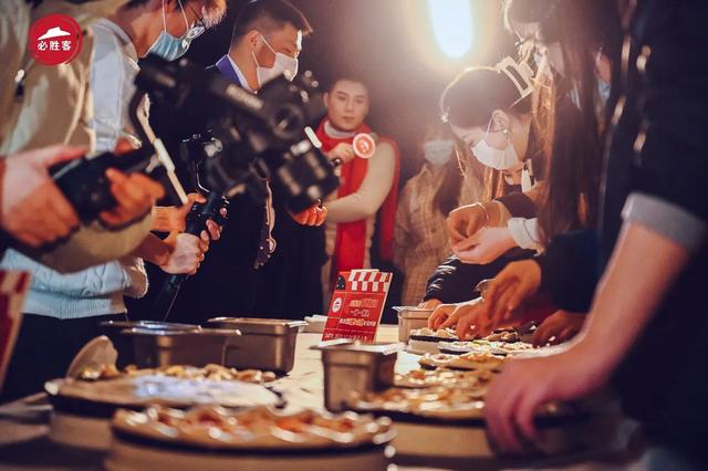 必胜客有哪些薄脆披萨，必胜客最火爆的培根薯角薄底披萨