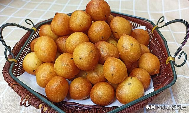 奶香鸡蛋饼这样制作超级好吃，奶香松软可口的牛奶鸡蛋饼