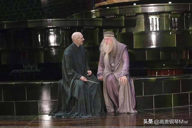 邓布利多的全名，哈利·波特中邓布利多的全名（邓布利多的身上有太多的秘密）