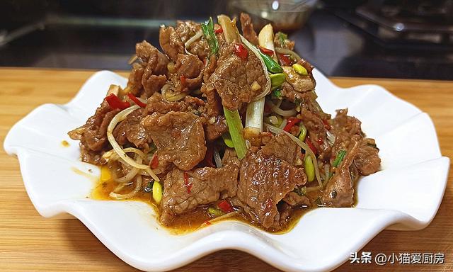 青椒炒豆芽做法教程，1把豆芽和猪肉这样简单一炒
