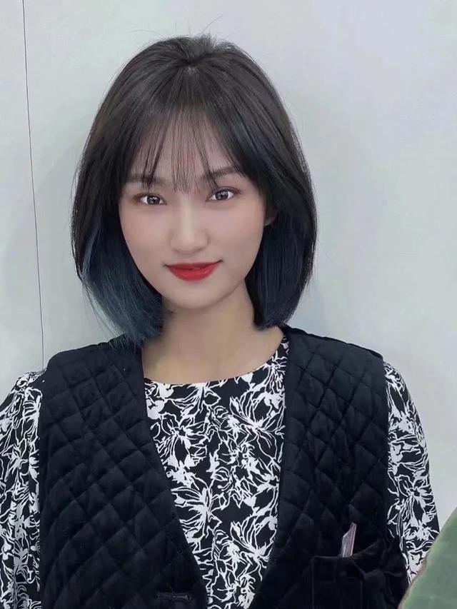 适合染发尾的蓝色系发色，可爱与成熟尽在掌握