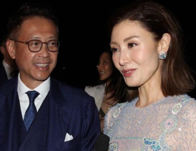 李嘉欣病愈出院素颜出镜，李嘉欣出院后被偶遇