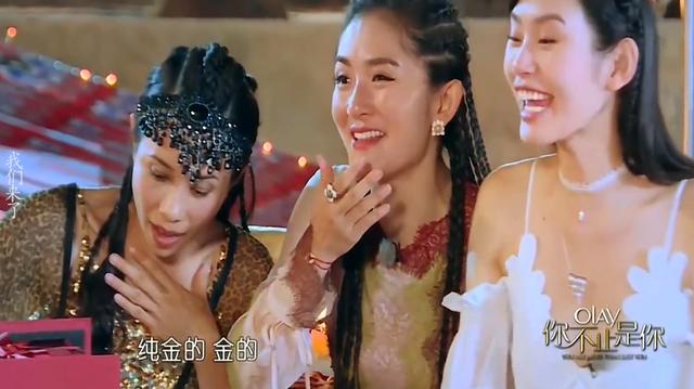 刘嘉玲身价多少亿，刘嘉玲个人简历（同进同出情胜母子）