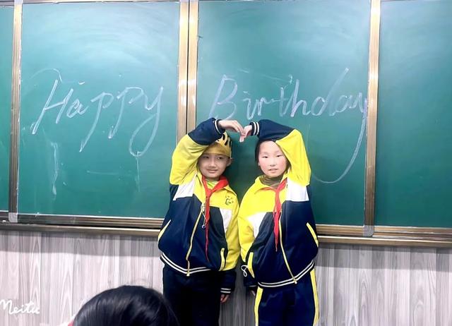 学生给老师过生日感言，恩师寿宴致词范文<建议收藏>