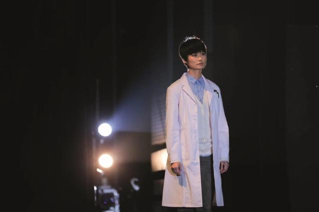 李宇春为什么坐轮椅受伤，38岁李宇春身患重病