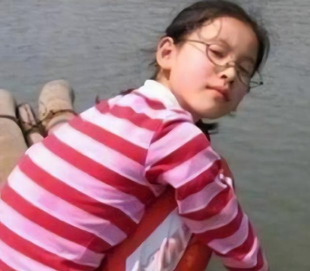 奶茶妹妹章泽天，奶茶妹妹章泽天近照曝光（“奶茶妹妹”章泽天的上位史）