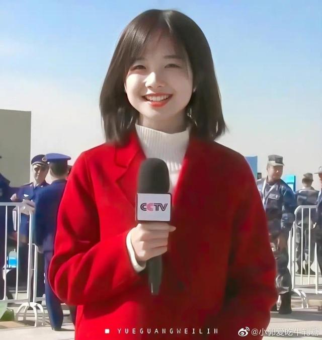 央视女记者和王冰冰一起爆红，央视又一美女记者走红