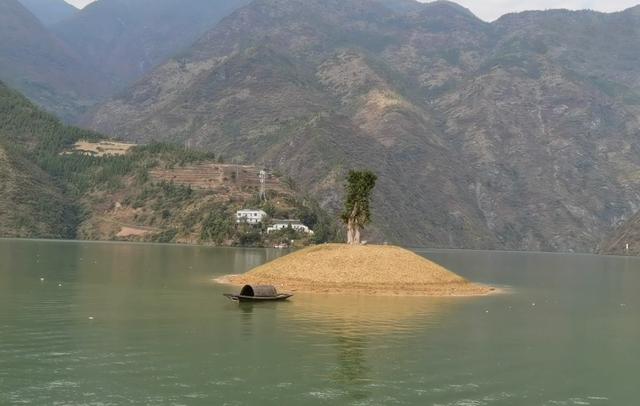 重庆有哪些地方，重庆必去的十个地方（建筑公路复杂多变也被网友戏称为“迷宫一样的城市”）