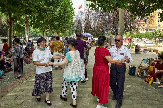 退休老人晚年怎么过，三位老人告诉你