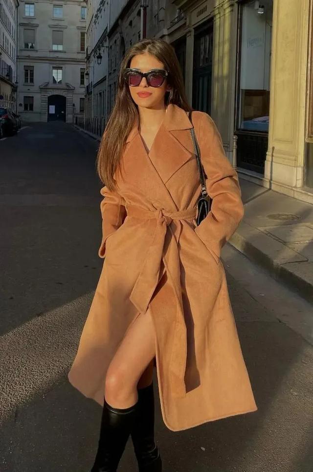 驼色大衣搭配图片，让你从20岁优雅到60岁的驼色大衣（驼色大衣怎么穿搭有气场）