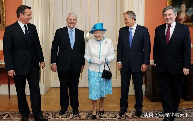 伊丽莎白二世的十大特权，伊丽莎白二世治国温和