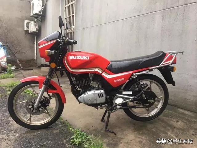 厦门轻骑摩托车，轻骑摩托车种类介绍（轻骑牌15型摩托车送电报的摩托车）
